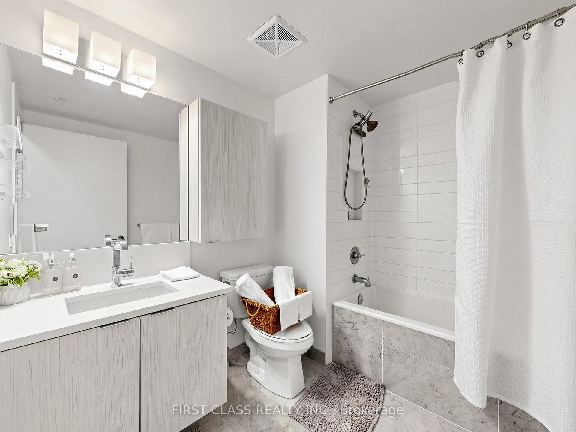 38 Iannuzzi Street 635, Toronto C01, ON M5V 0E8, Toronto C01 — photo 1