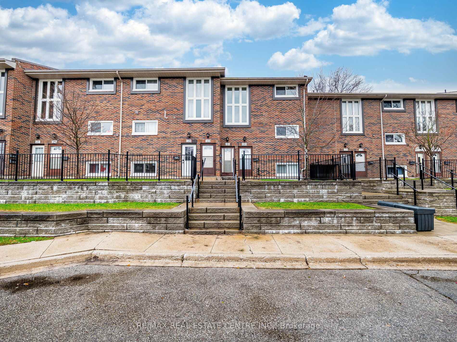 49 Rhonda Road 121, Guelph, ON N1H 7A4, Guelph — photo 1