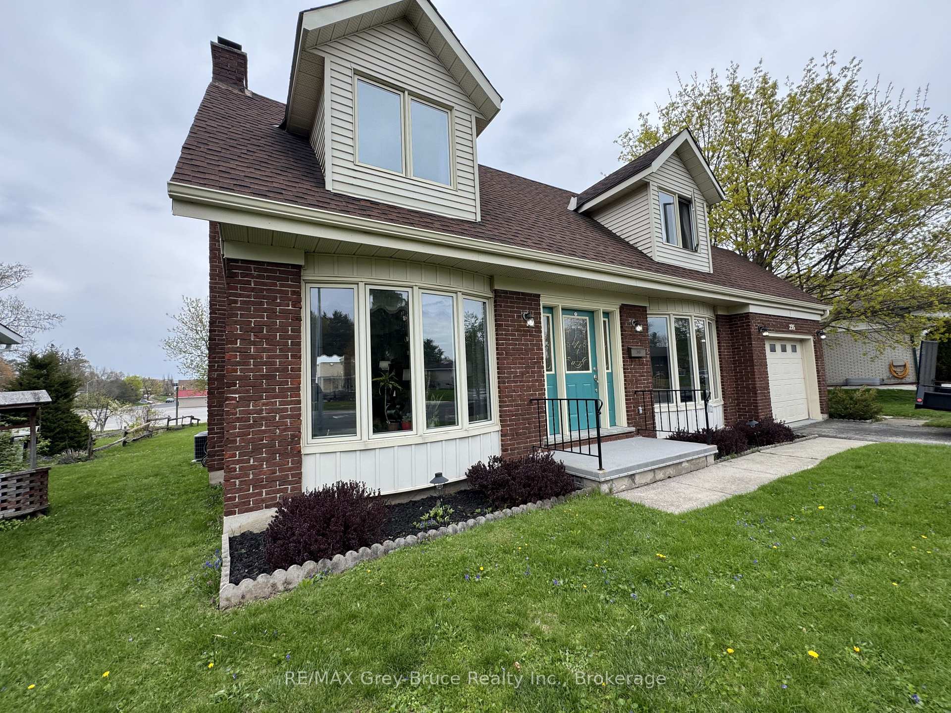 235 5th Avenue, Hanover, ON N4N 2C3, Hanover — photo 1