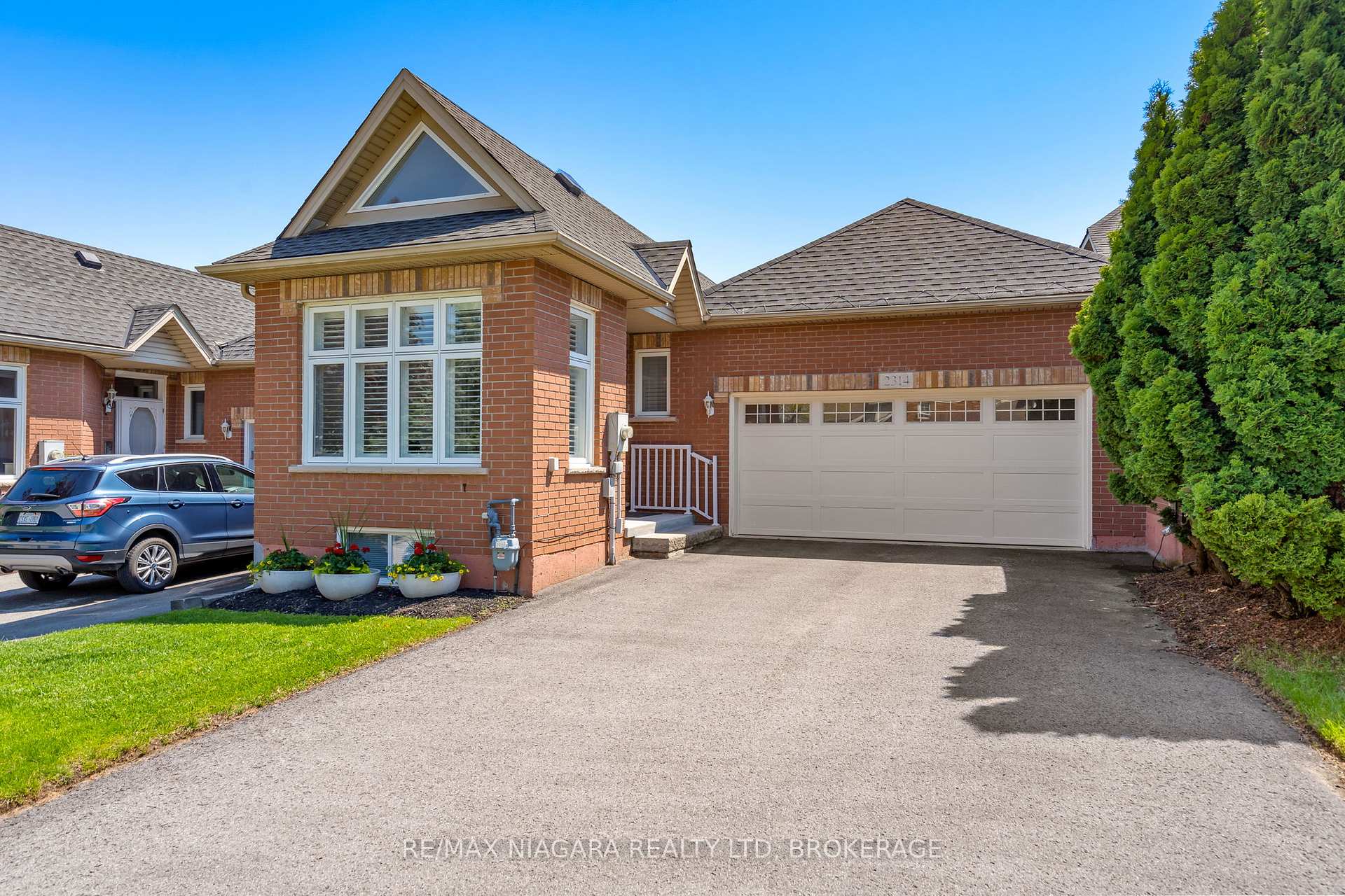 2314 Stonehaven Avenue, Niagara Falls, ON L2J 4K1, Niagara Falls — photo 1