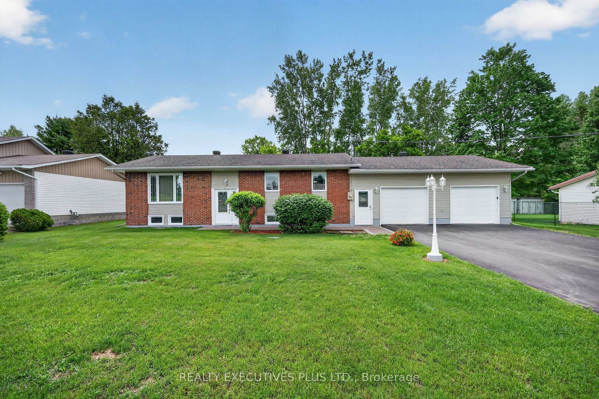 10 Potvin Street, Clarence-Rockland, ON K0A 1E0, Clarence-Rockland — photo 1