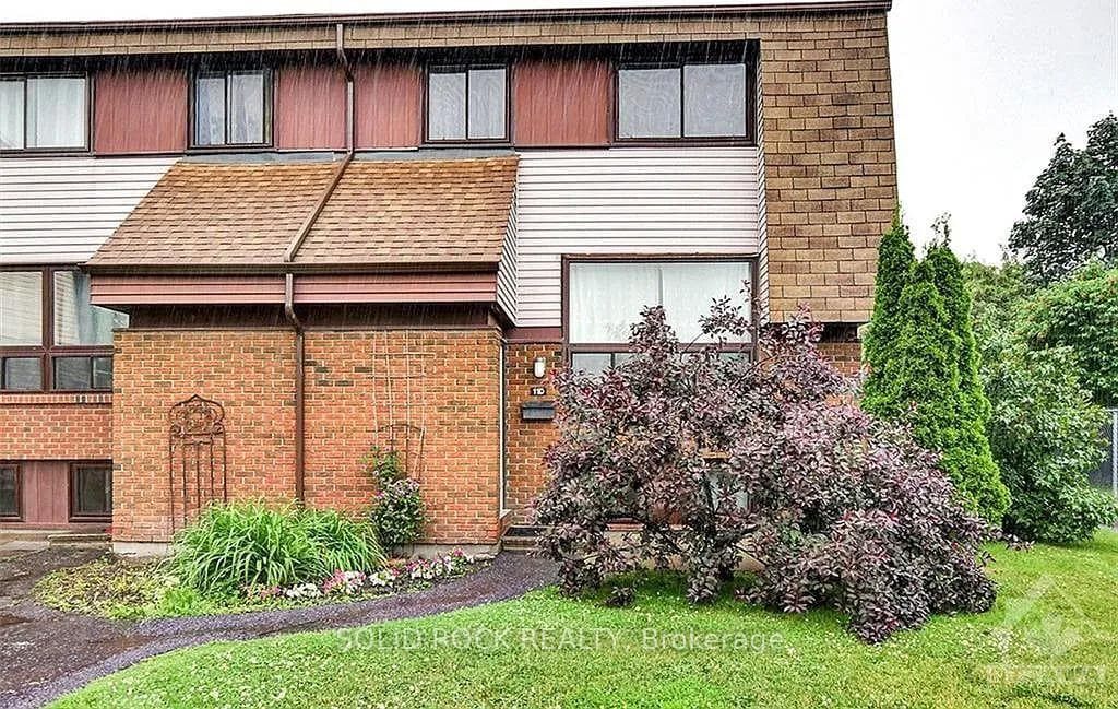11D Woodvale Green N/A W D, South of Baseline to Knoxdale, ON K2G 4G9, South of Baseline to Knoxdale — photo 1