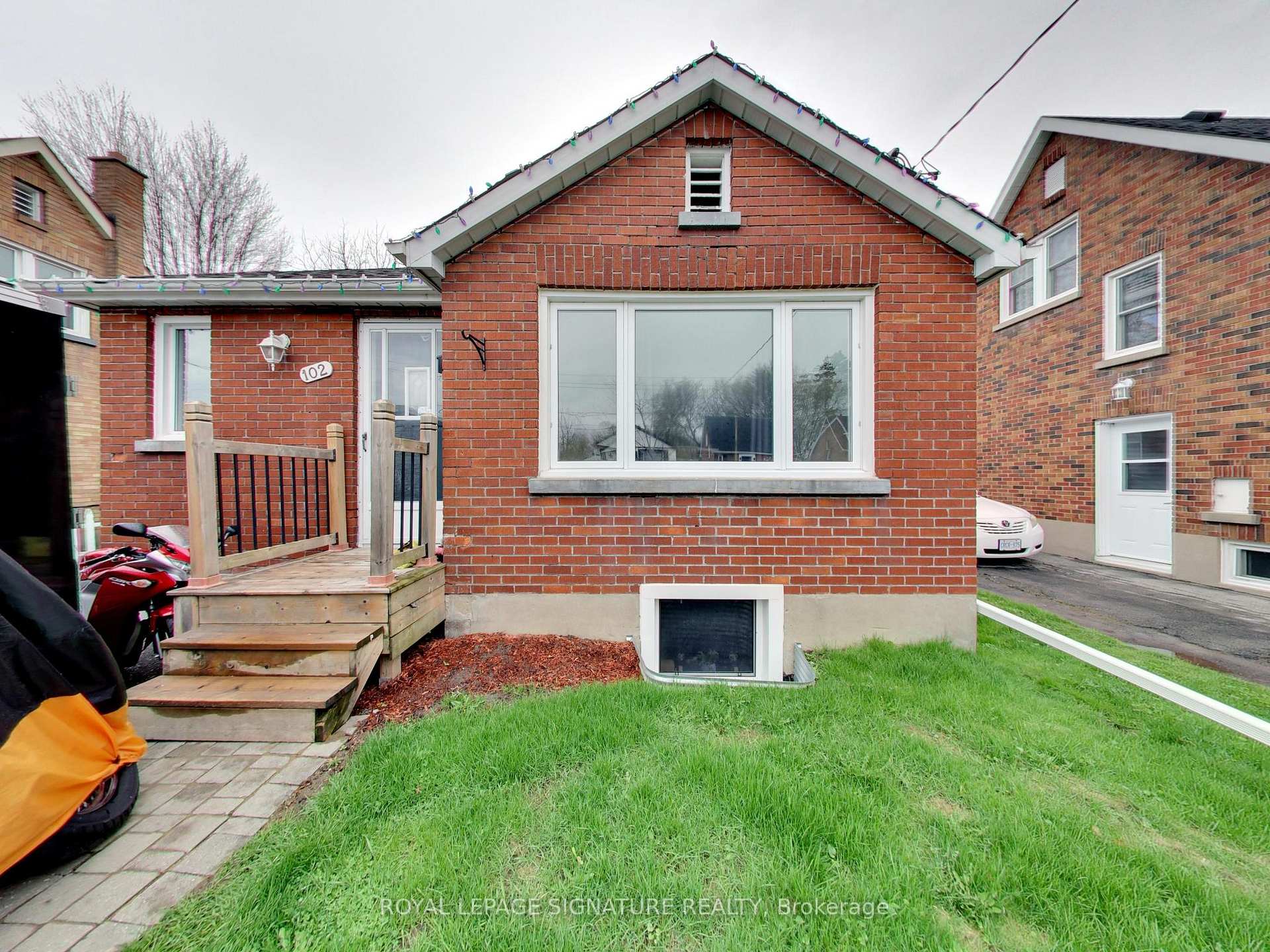 102 Central Park Boulevard N, Oshawa, ON L1G 5Y5, Oshawa — photo 1