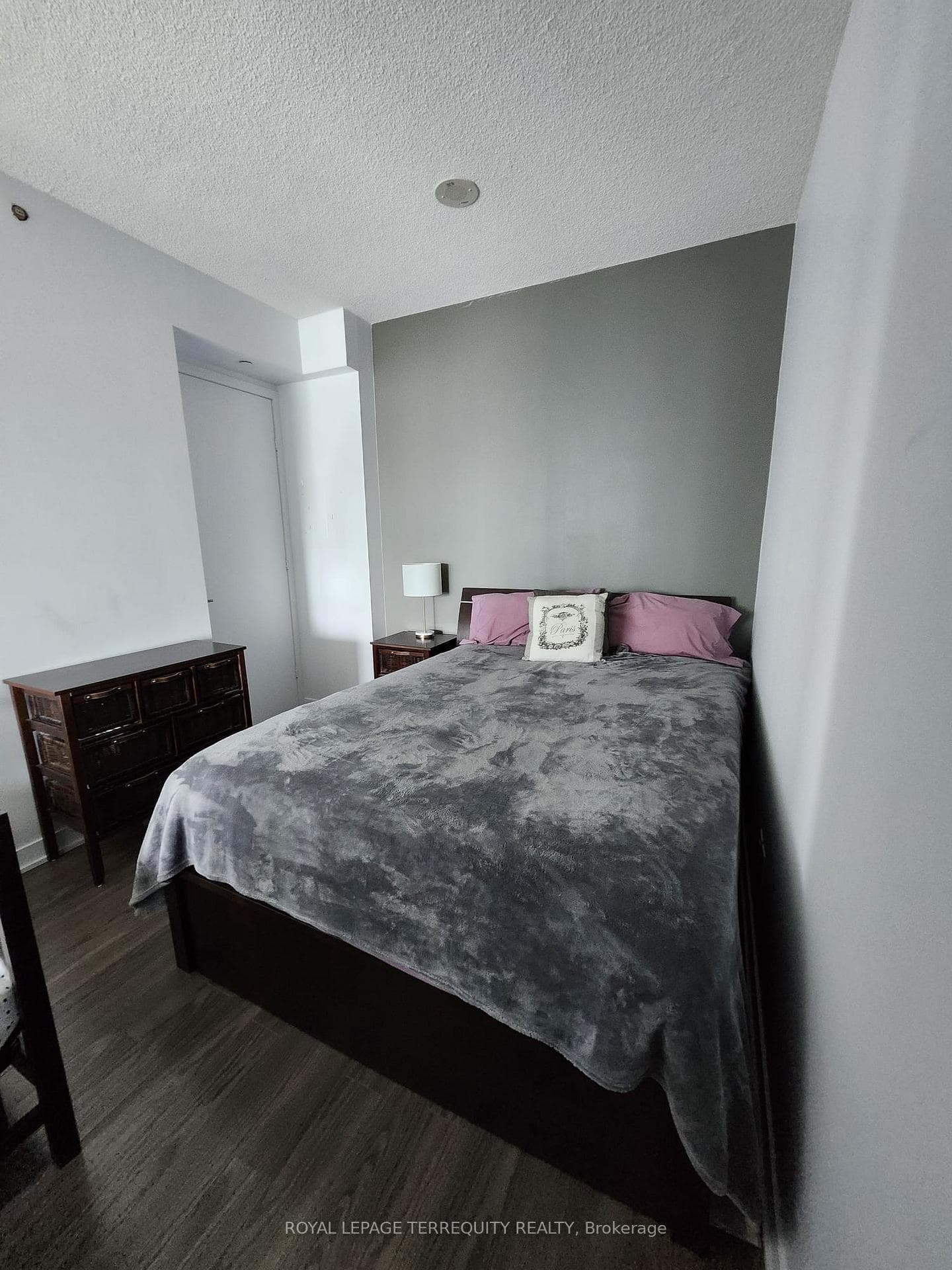 165 Legion Road N 925, Toronto W06, ON M8Y 0B3, Toronto W06 — photo 1