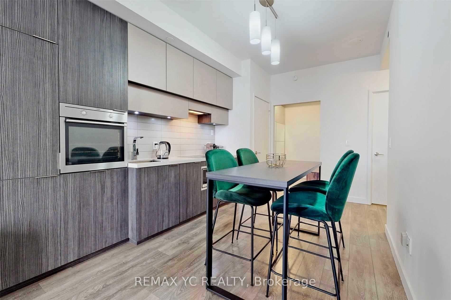 8 Eglinton Avenue E 2212, Toronto C10, ON M4P 0C1, Toronto C10 — photo 1