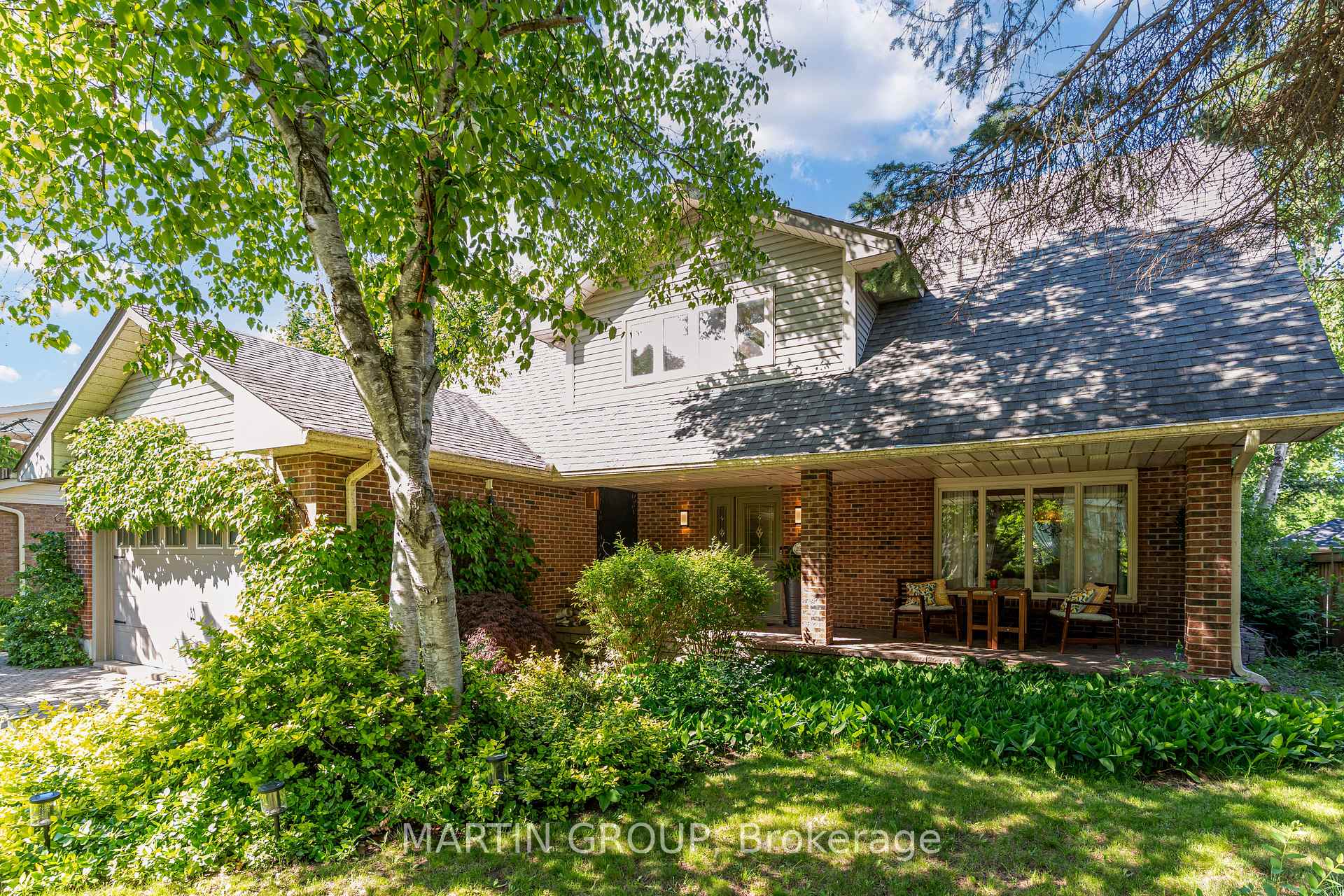 253 McCraney Street W, Oakville, ON L6H 3A9, Oakville — photo 1