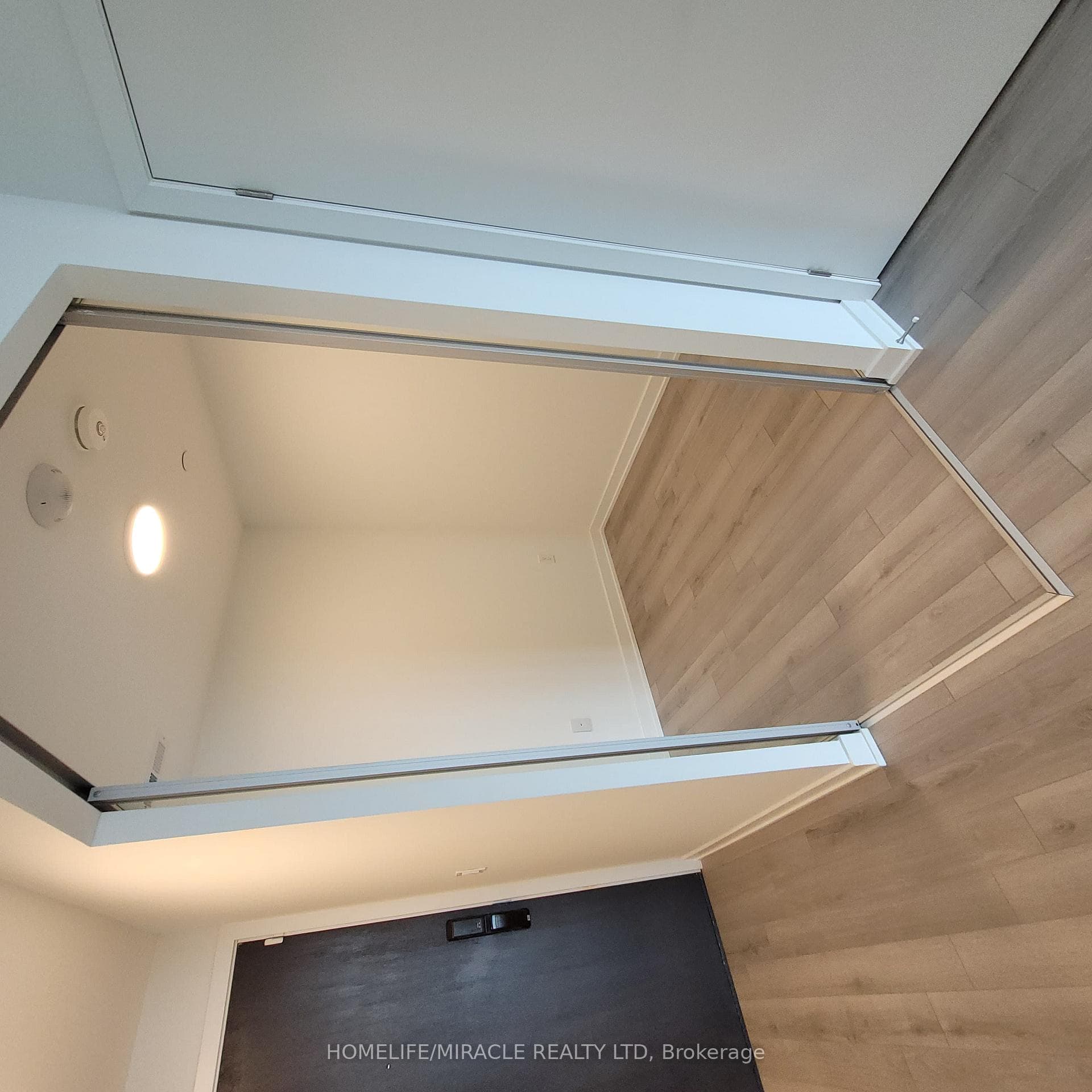 1005 Dundas Street E 230, Oakville, ON L6H 8C7, Oakville — photo 1