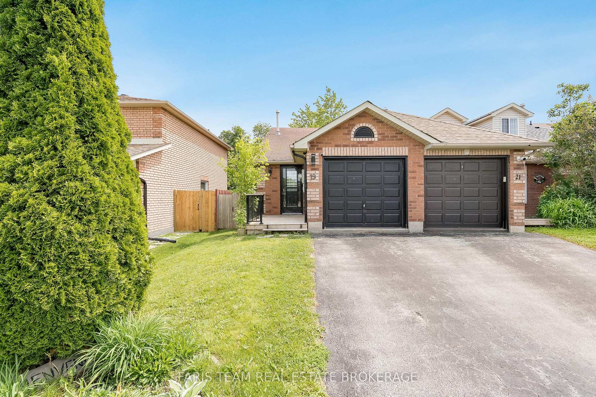 19 Seymour Crescent, Barrie, ON L4N 8N4, Barrie — photo 1