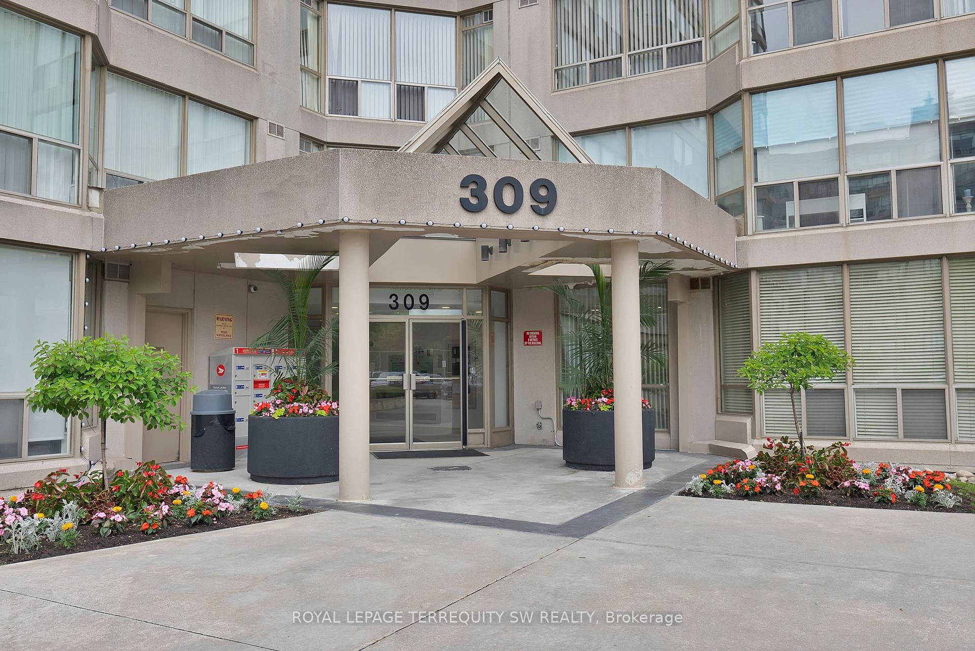 309 Major Mackenzie Drive E 113, Richmond Hill, ON L4C 9V5, Richmond Hill — photo 1