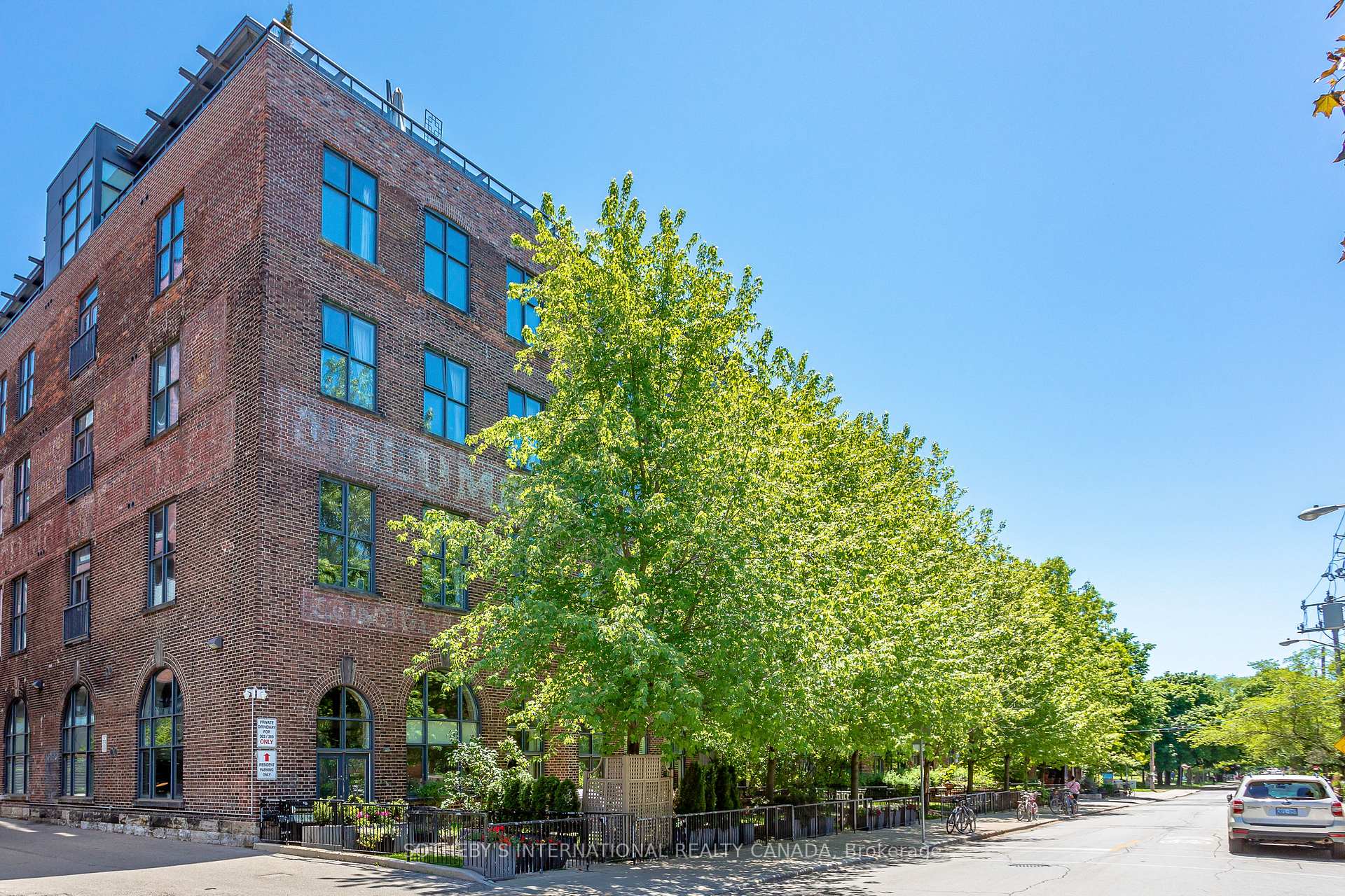 369 Sorauren Avenue 402, Toronto W01, ON M6R 3C1, Toronto W01 — photo 1